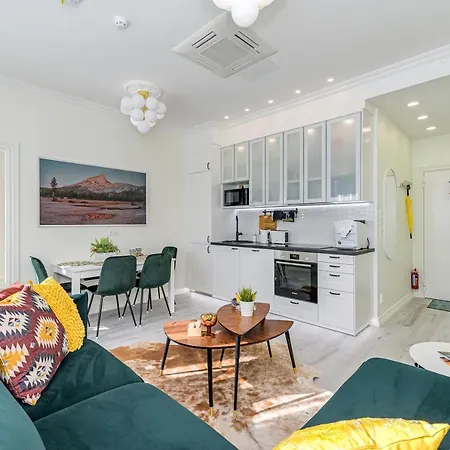 Tallinn City Center 2-Bedroom Apartment With Two Kitchen And Two Bathroom * تالين