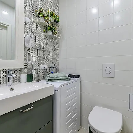 Tallinn City Center 2-Bedroom Apartment With Two Kitchen And Two Bathroom Apartment *