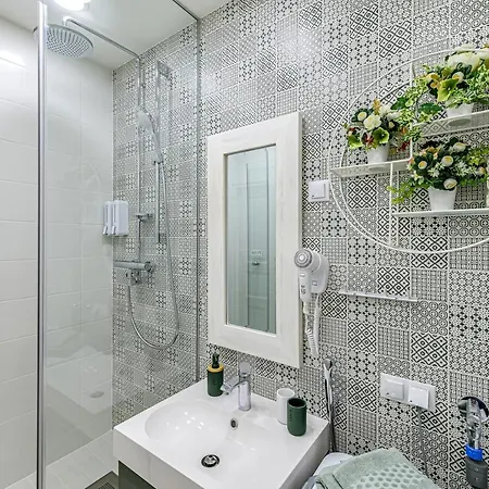 شقة Tallinn City Center 2-Bedroom Apartment With Two Kitchen And Two Bathroom تالين