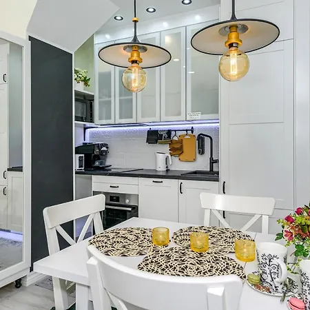 Tallinn City Center 2-Bedroom Apartment With Two Kitchen And Two Bathroom تالين