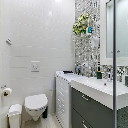 Tallinn City Center 2-Bedroom Apartment With Two Kitchen And Two Bathroom شقة