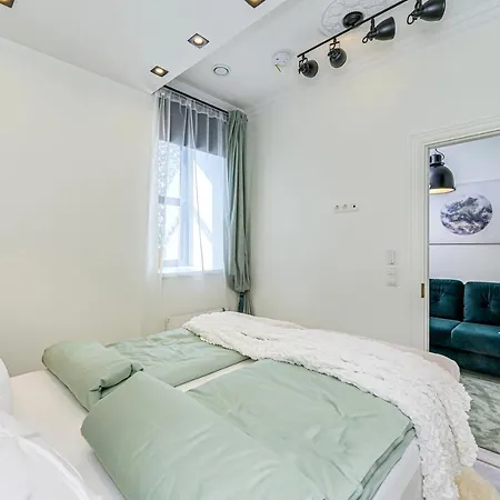 شقة Tallinn City Center 2-Bedroom Apartment With Two Kitchen And Two Bathroom *