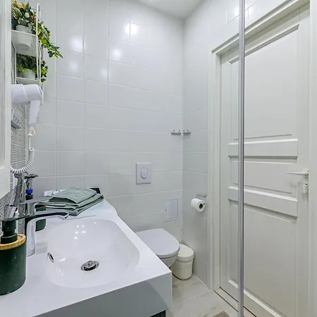 Tallinn City Center 2-Bedroom Apartment With Two Kitchen And Two Bathroom Ταλίν